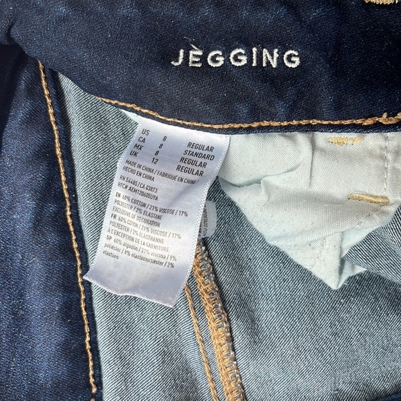 American Eagle Low-rise Skinny Dark Wash Jeggings. Size 8, regular length. - Picture 3 of 4